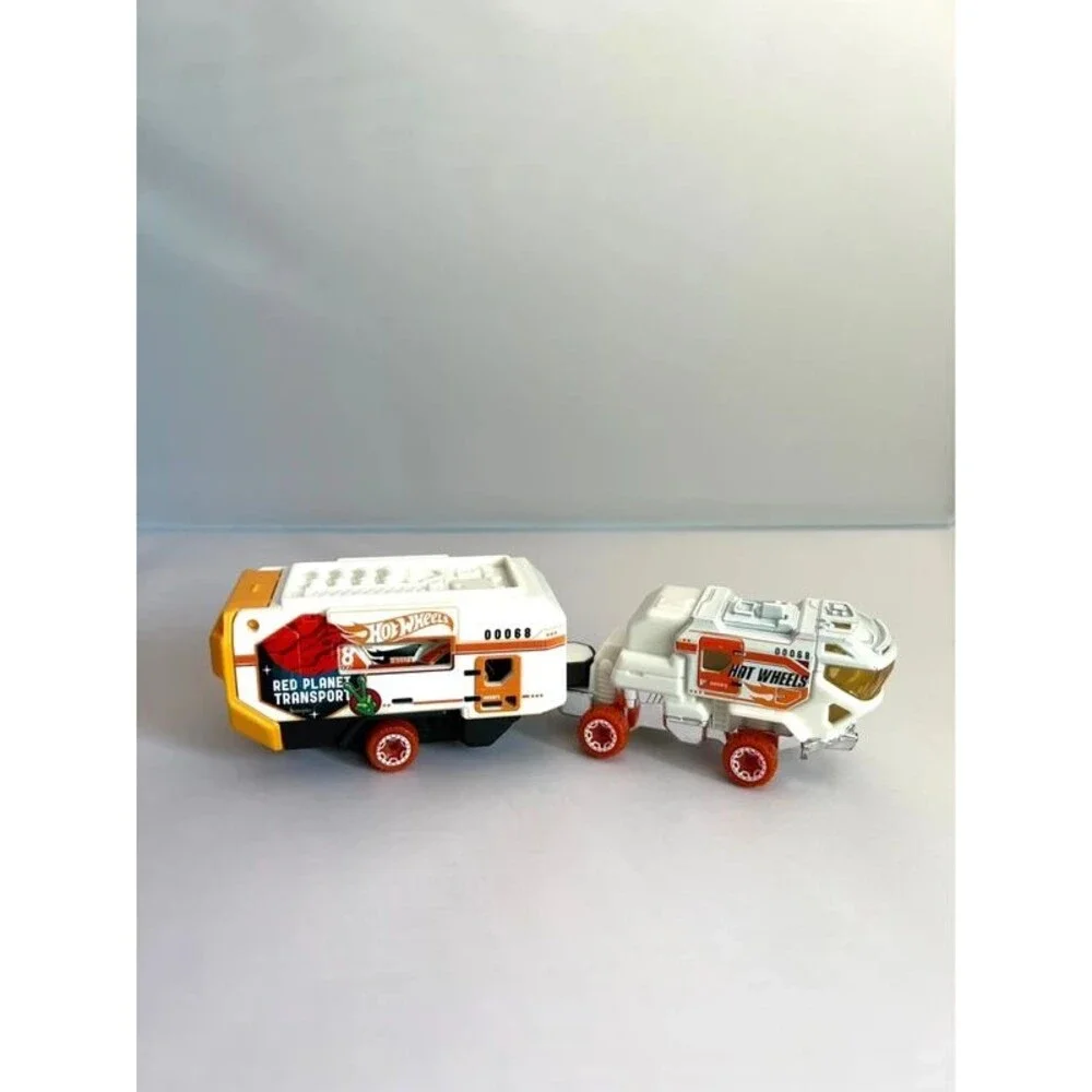 Hot Wheels Red Planet Transport 3 Piece Set